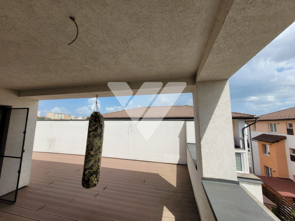 Casa triplex 4 camere cu teren si terasa de vanzare in Selimbar Sibiu