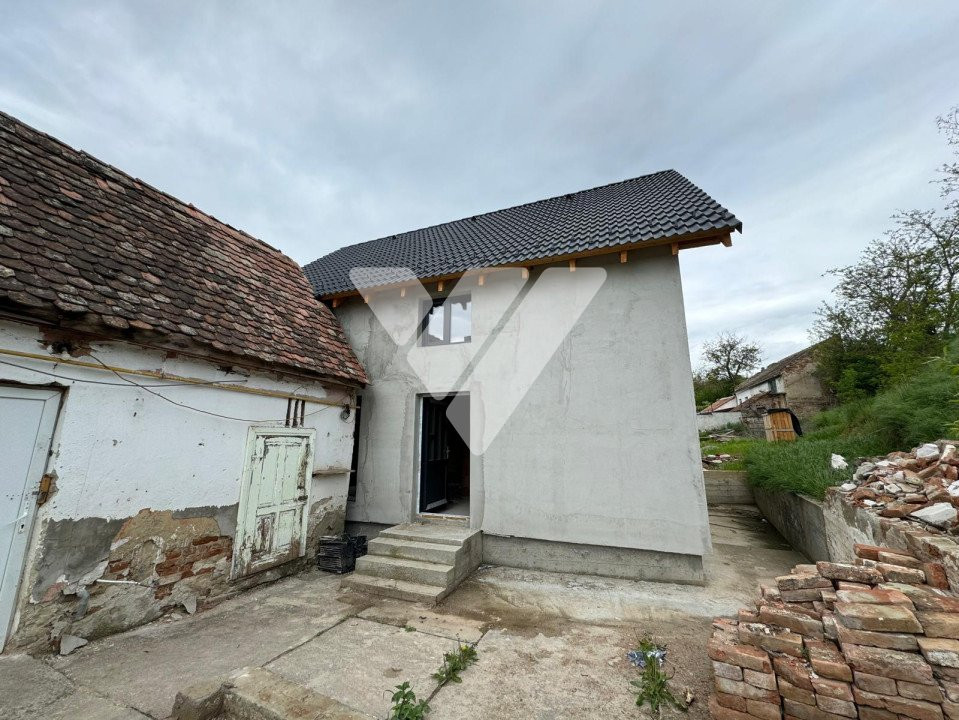 Casa noua la rosu 4 camere si teren 600 mp in Sura Mare Sibiu