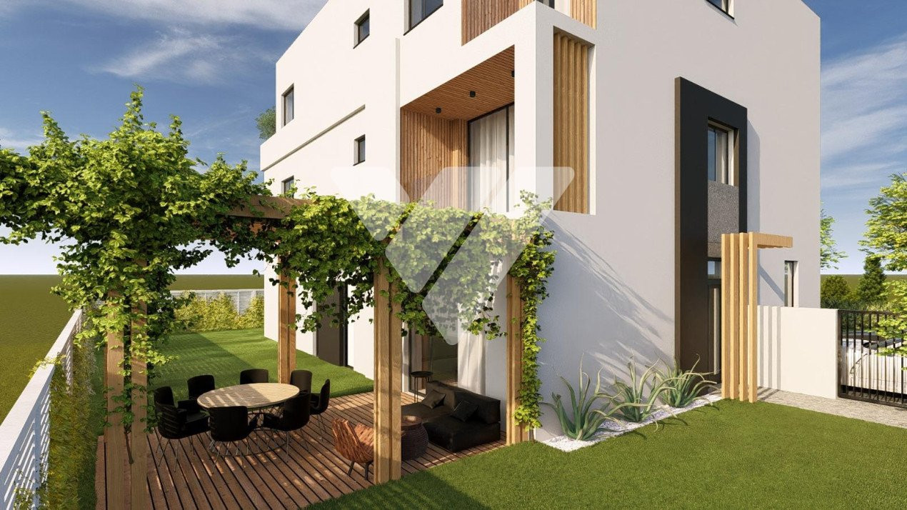 Apartament de lux 115 mp utili 4 camere 4 bai curte privata 200 mp