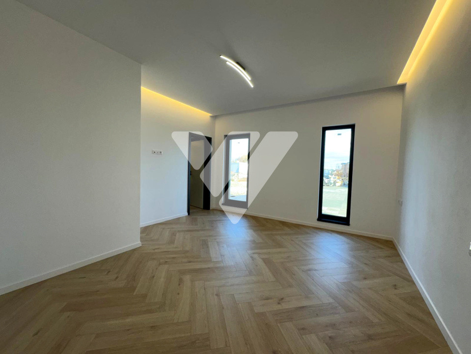 Apartament de lux 115 mp utili 4 camere 4 bai curte privata 200 mp