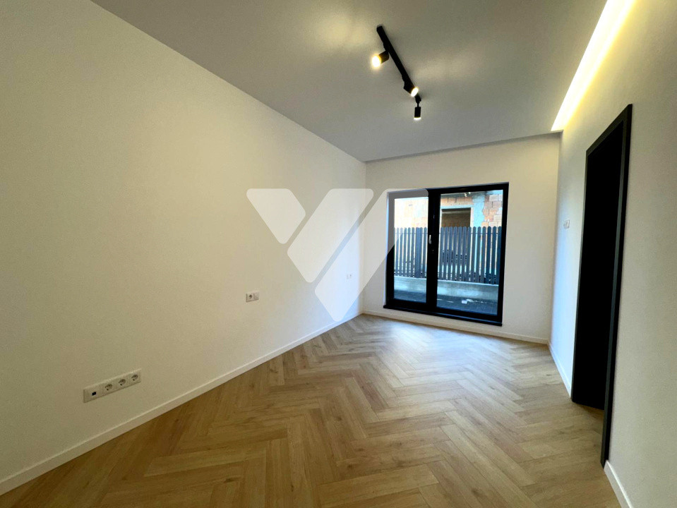 Apartament de lux 115 mp utili 4 camere 4 bai curte privata 200 mp