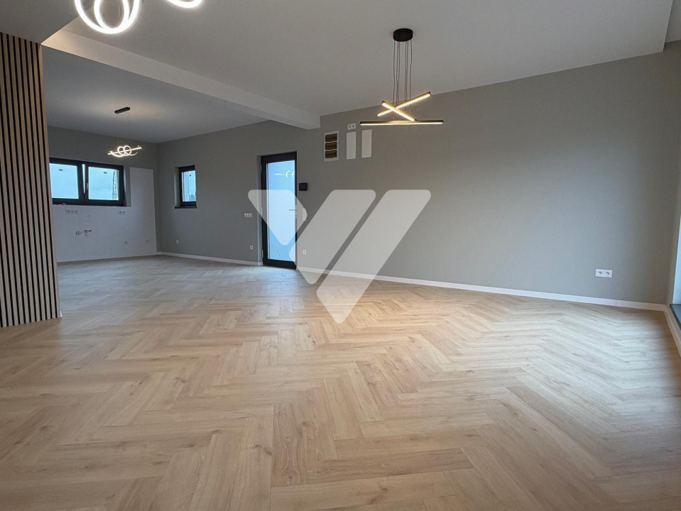 Apartament de lux 115 mp utili 4 camere 4 bai curte privata 200 mp