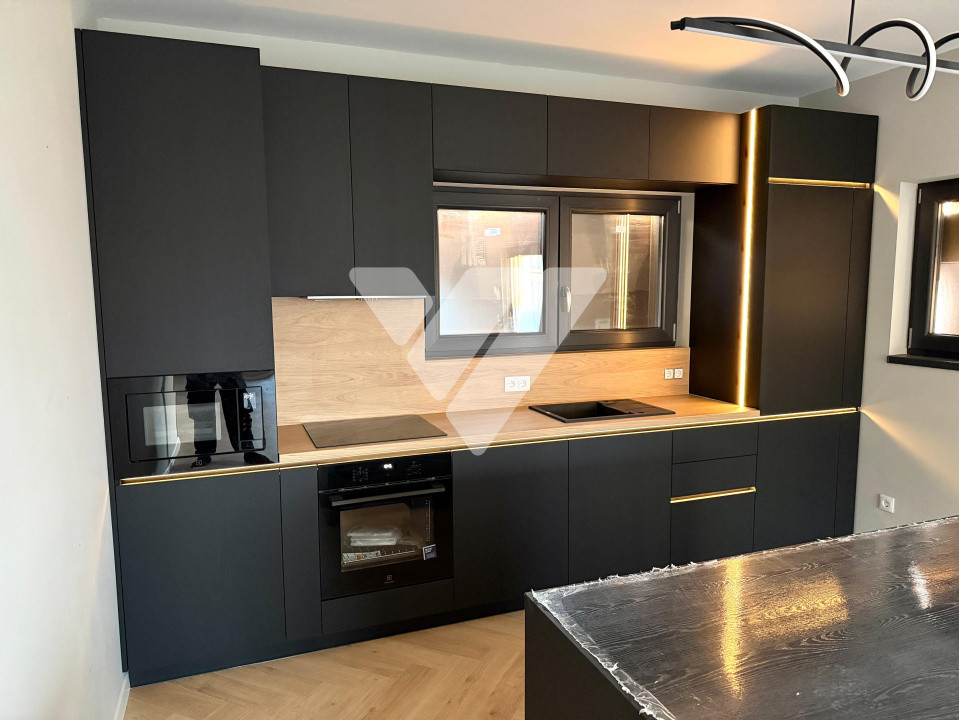Apartament de lux 115 mp utili 4 camere 4 bai curte privata 200 mp