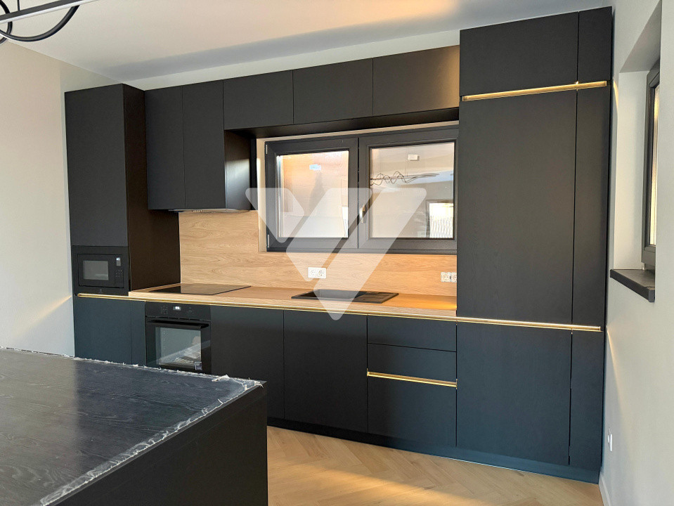 Apartament de lux 115 mp utili 4 camere 4 bai curte privata 200 mp