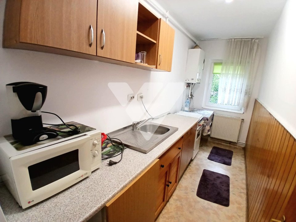 Garsoniera, decomandata, 28 mp utili, zona Vasile Aaron
