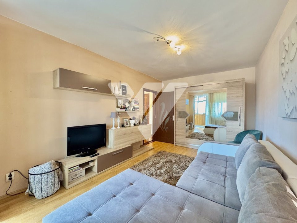 Apartament 3 camere 2 bai decomandat mobilat 65 mp - Aleea Streiu