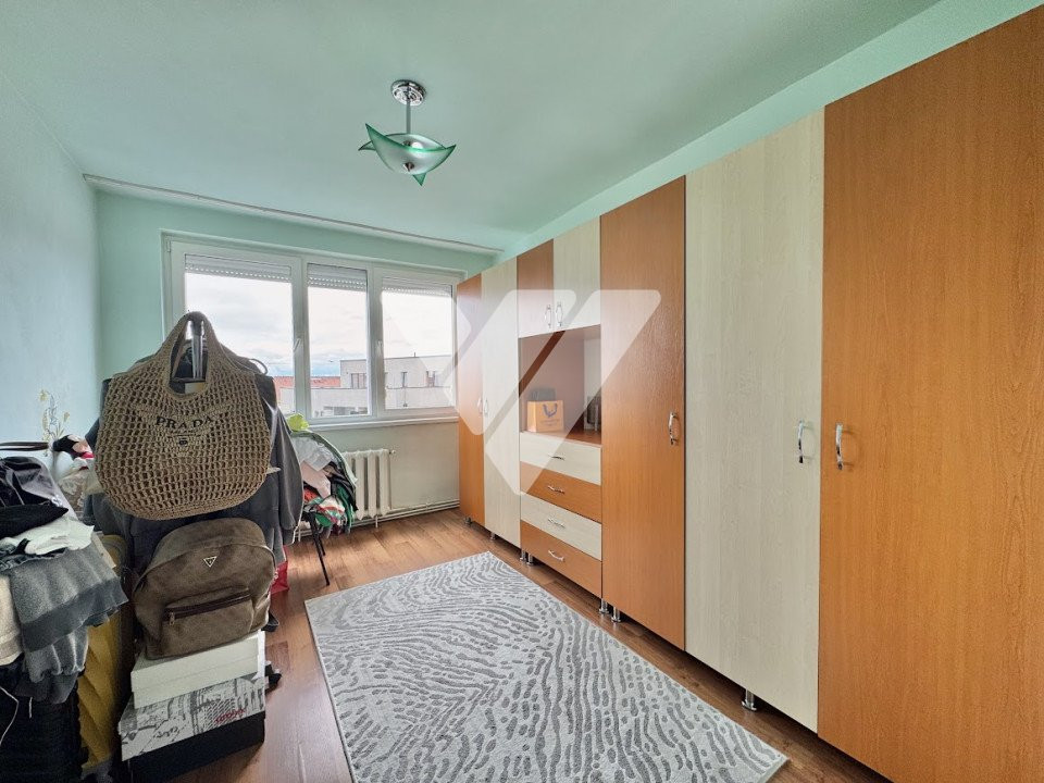 Apartament 3 camere 2 bai decomandat mobilat 65 mp - Aleea Streiu