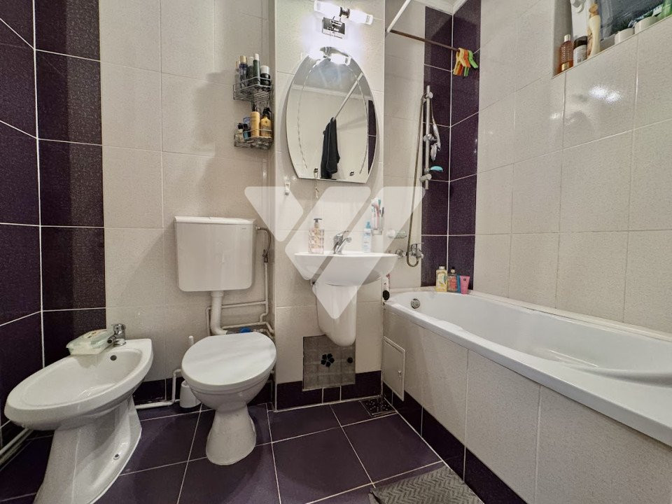 Apartament 3 camere 2 bai decomandat mobilat 65 mp - Aleea Streiu