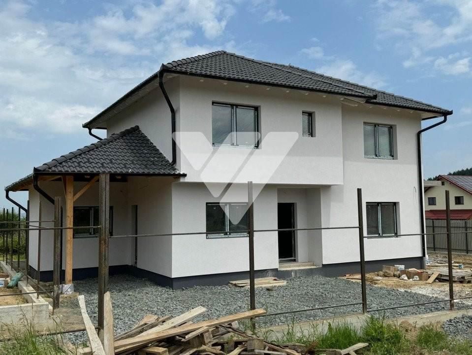 Casa individuala 4 camere garaj si teren 400 mp - Poplaca Sibiu