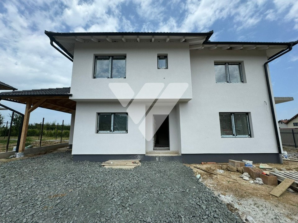 Casa individuala 4 camere garaj si teren 400 mp - Poplaca Sibiu