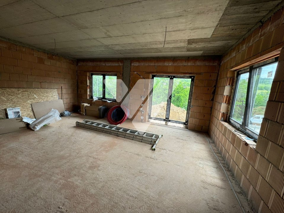 Casa individuala 4 camere garaj si teren 400 mp - Poplaca Sibiu
