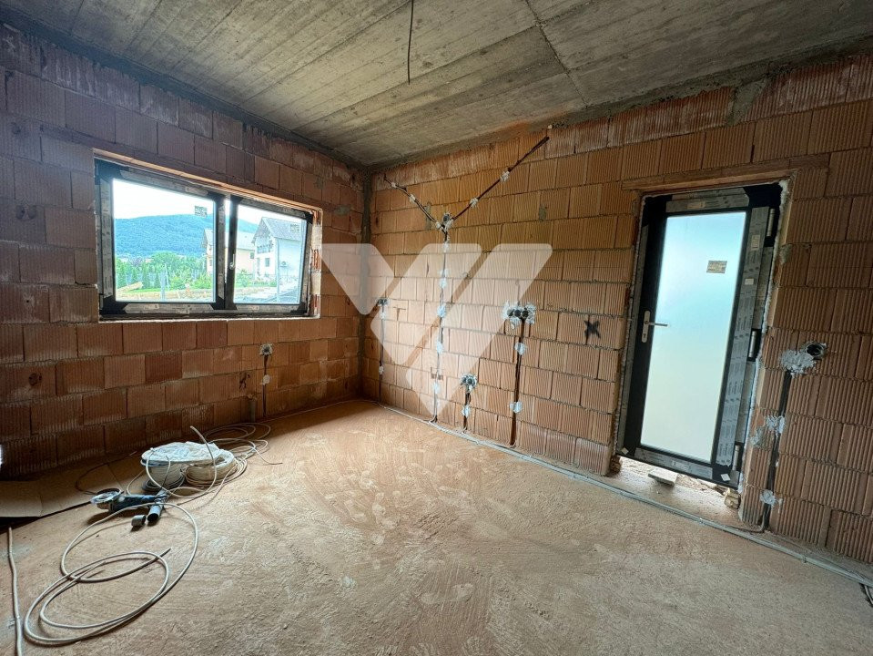 Casa individuala 4 camere garaj si teren 400 mp - Poplaca Sibiu
