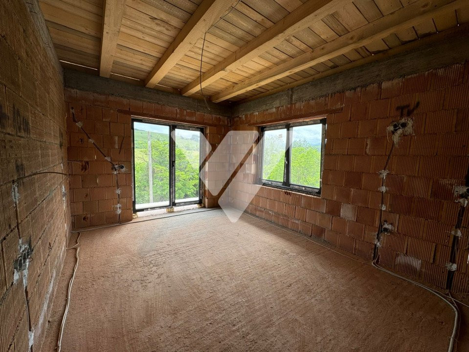 Casa individuala 4 camere garaj si teren 400 mp - Poplaca Sibiu