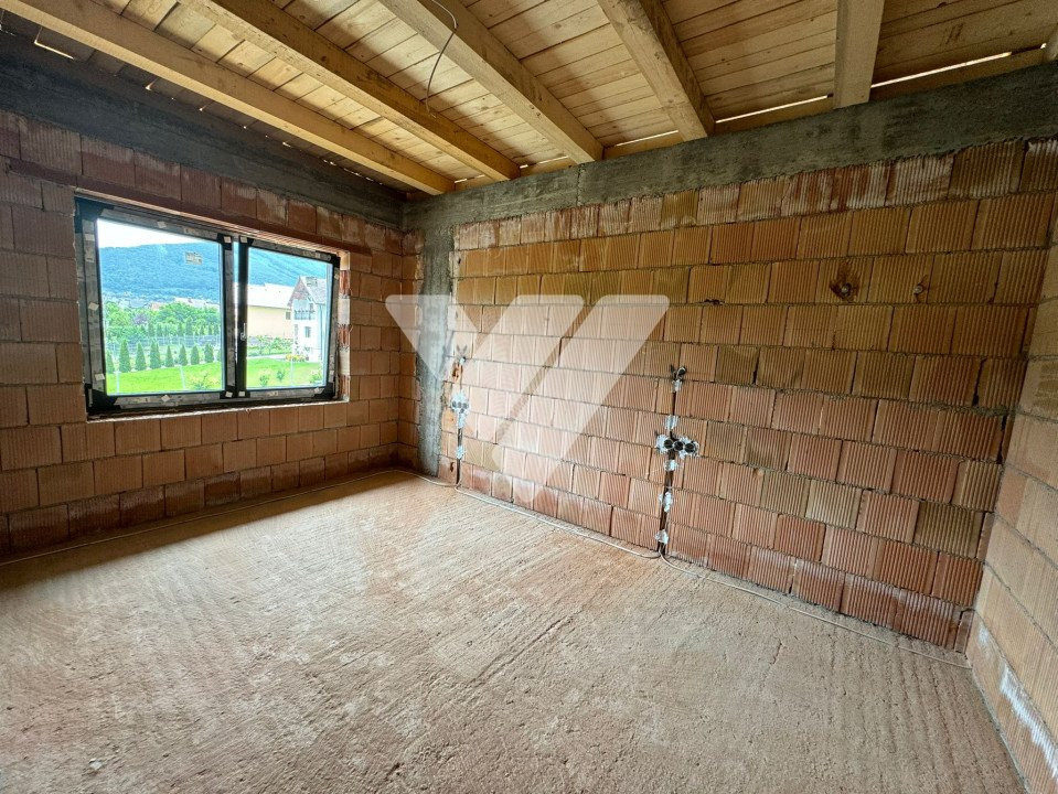 Casa individuala 4 camere garaj si teren 400 mp - Poplaca Sibiu