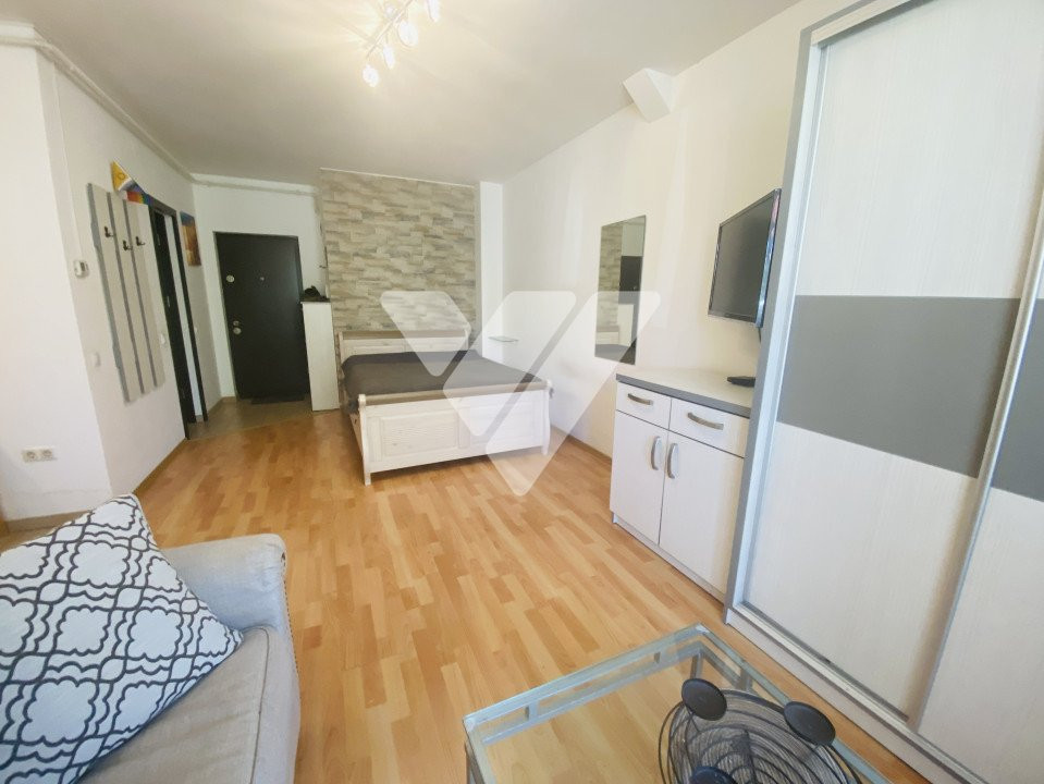 Garsonieră decomandata, parter, zona Turnisor, loc de parcare inclus