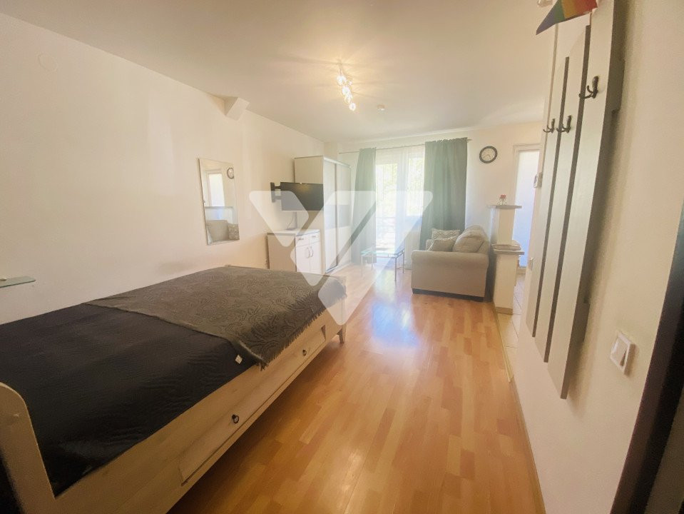 Garsonieră decomandata, parter, zona Turnisor, loc de parcare inclus