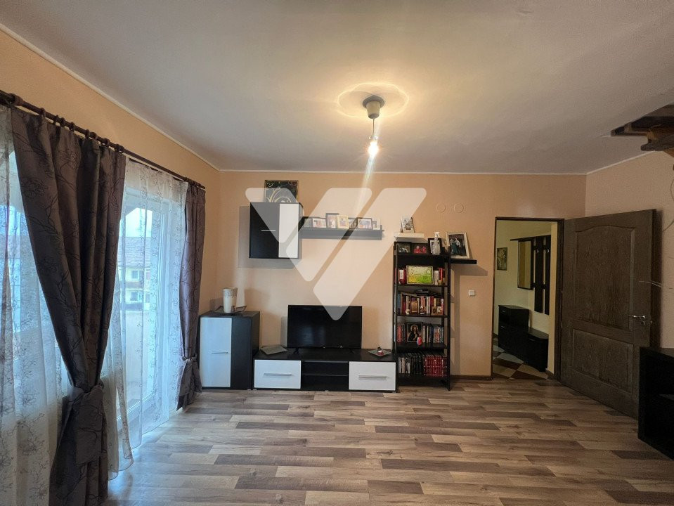 Apartament cu 4 camere de vanzare - Zona Vasile Aaron