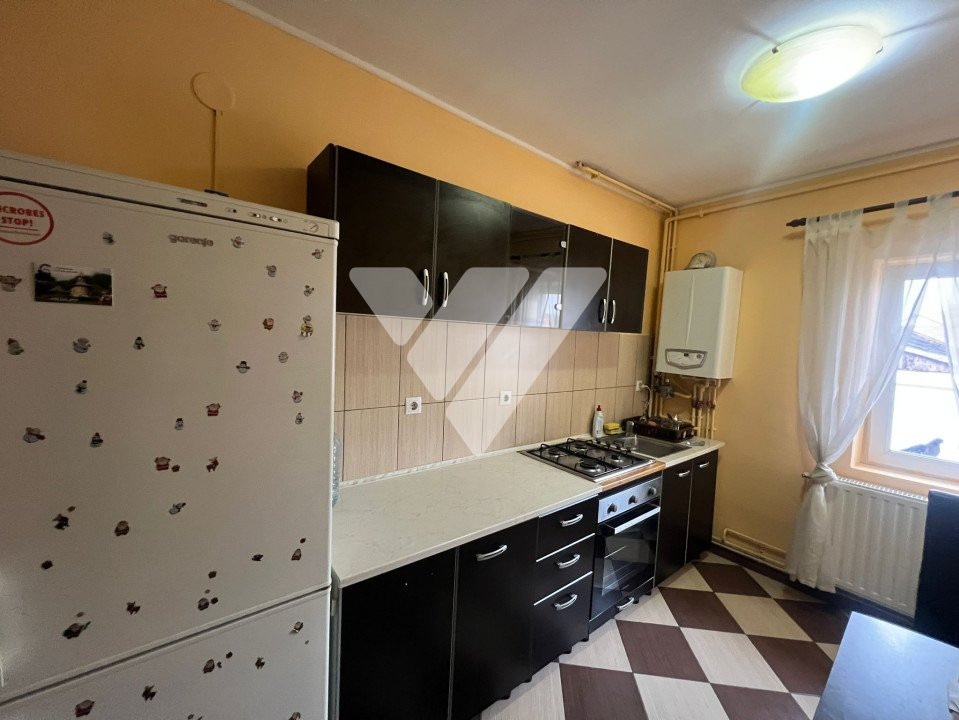 Apartament cu 4 camere de vanzare - Zona Vasile Aaron