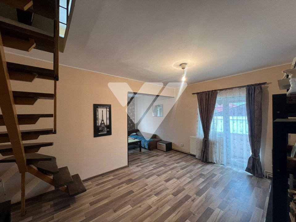 Apartament cu 4 camere de vanzare - Zona Vasile Aaron