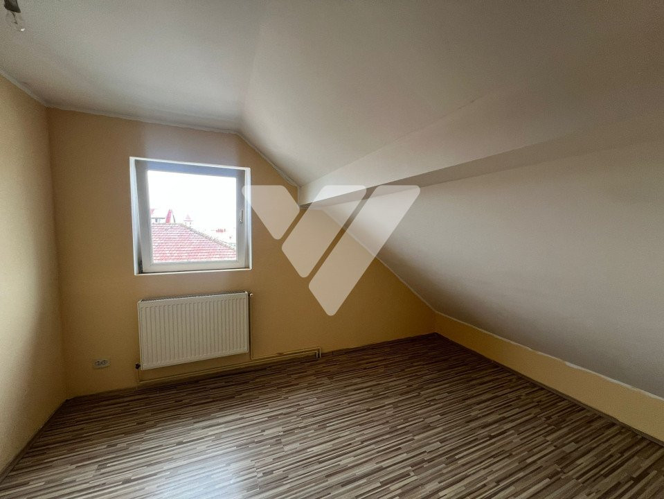 Apartament cu 4 camere de vanzare - Zona Vasile Aaron