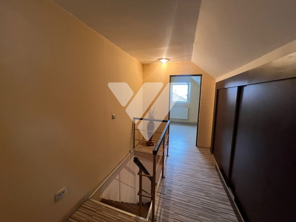 Apartament cu 4 camere de vanzare - Zona Vasile Aaron