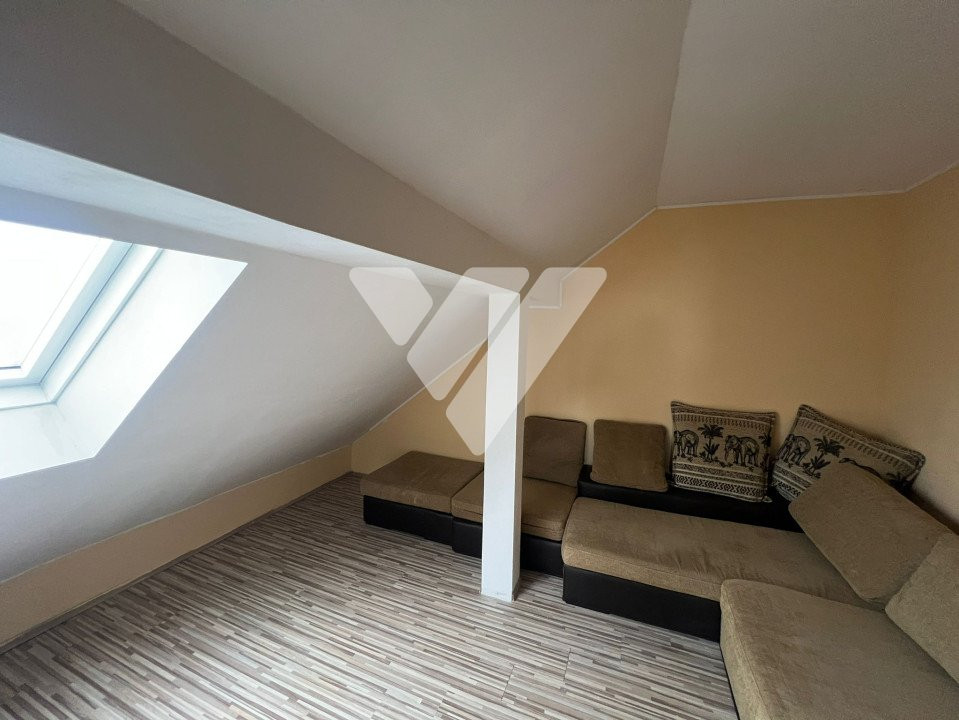 Apartament cu 4 camere de vanzare - Zona Vasile Aaron