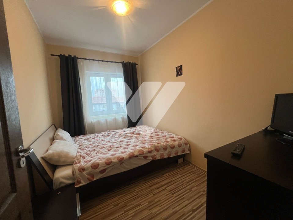 Apartament cu 4 camere de vanzare - Zona Vasile Aaron