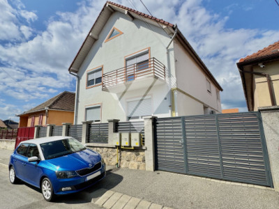 Apartament la casă – 4 camere + demisol util + curte și garaj -Sibiu