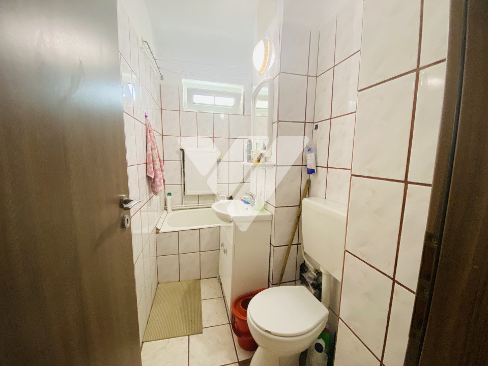 Apartament 3 camere etaj 1 mobilat de vanzare - zona Hipodrom Sibiu
